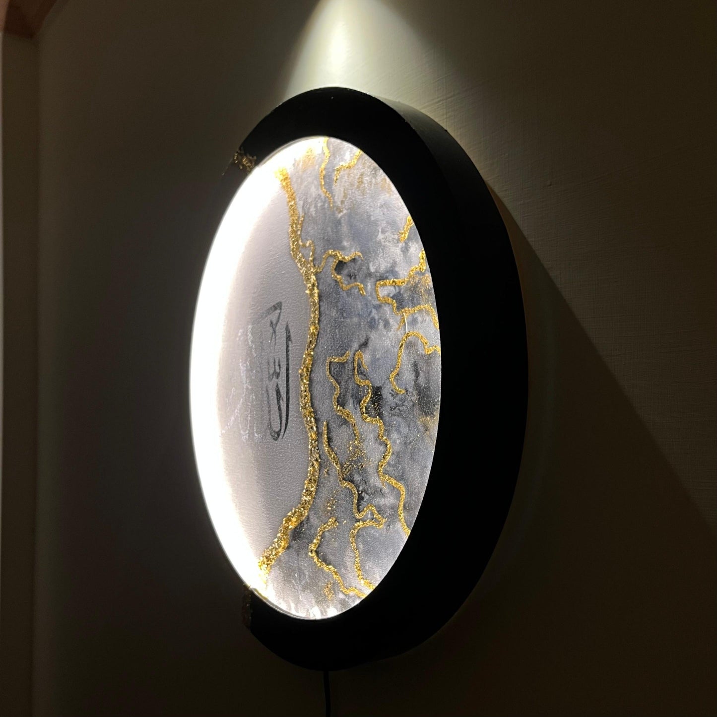 Allah Hu Akbar” – Round Acrylic Calligraphy with LED Frame (2×2 ft, Customizable) DECOR DARBARS